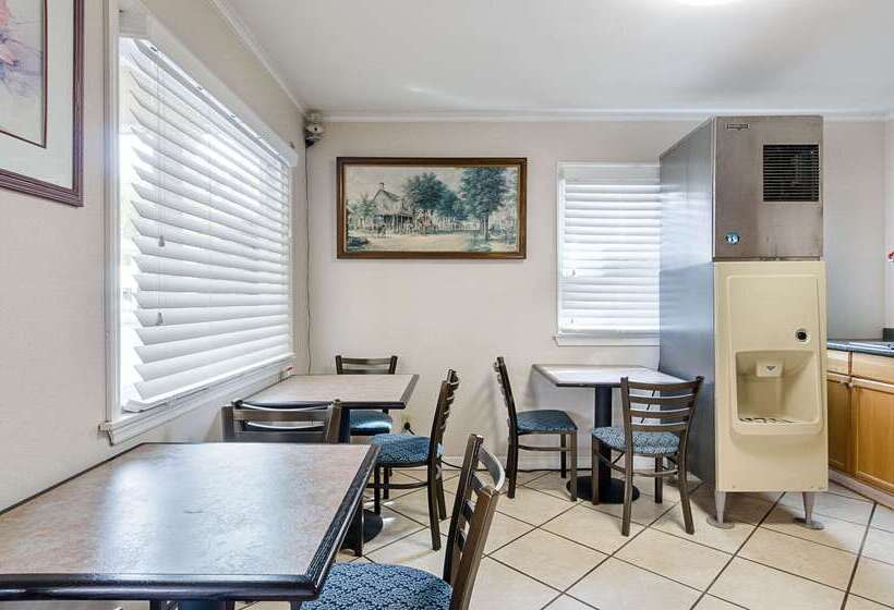 호텔 Econo Lodge Sturbridge Route 20
