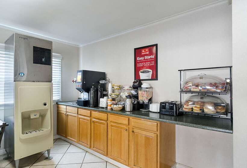 호텔 Econo Lodge Sturbridge Route 20