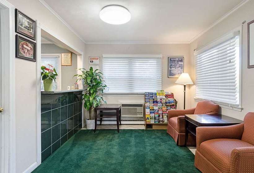호텔 Econo Lodge Sturbridge Route 20