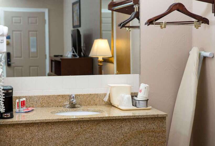 فندق Econo Lodge Sturbridge Route 20