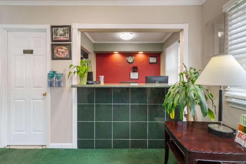 فندق Econo Lodge Sturbridge Route 20