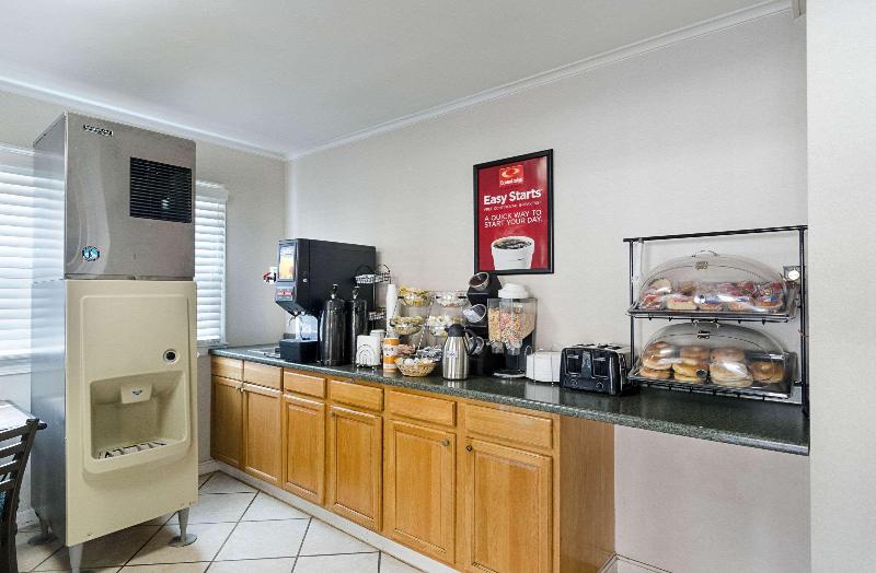 فندق Econo Lodge Sturbridge Route 20