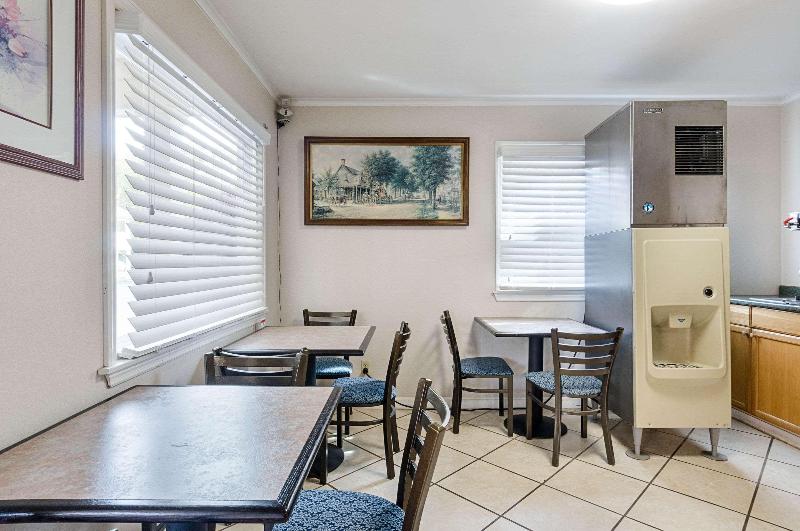 فندق Econo Lodge Sturbridge Route 20