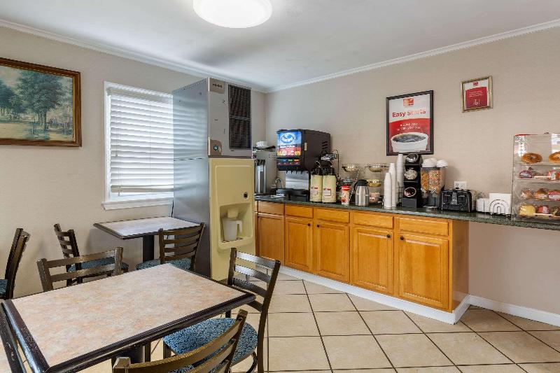 فندق Econo Lodge Sturbridge Route 20