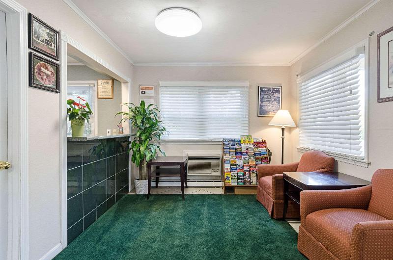 فندق Econo Lodge Sturbridge Route 20