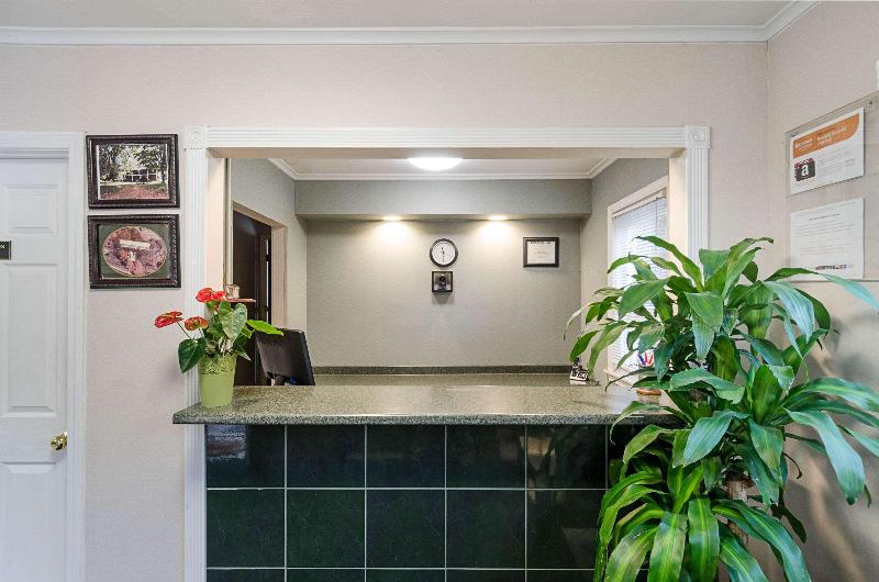 فندق Econo Lodge Sturbridge Route 20