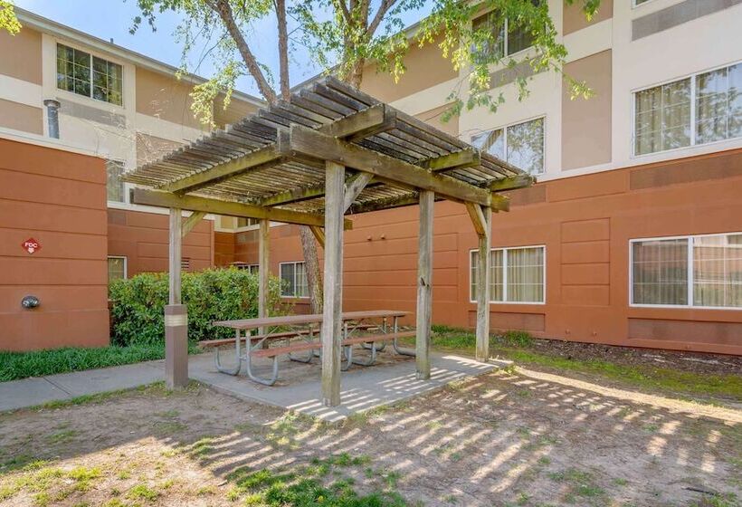 Отель Extended Stay America Select Suites Atlanta Perimeter Peachtree Dunwoody