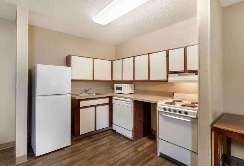 هتل Extended Stay America Suites  Cleveland  Great Northern Mall