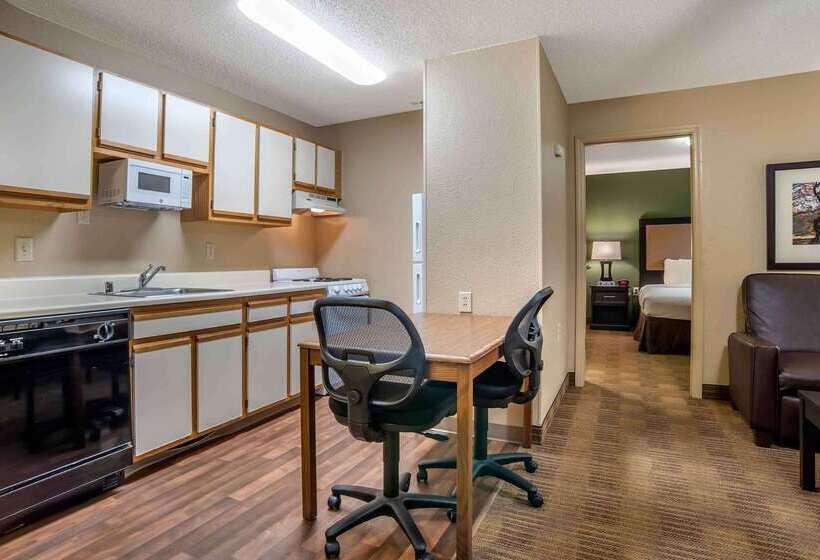 هتل Extended Stay America Select Suites   Detroit   Ann Arbor   University South