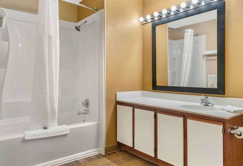 호텔 Extended Stay America Select Suites   Detroit   Ann Arbor   University South