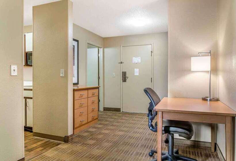 호텔 Extended Stay America Select Suites   Detroit   Ann Arbor   University South