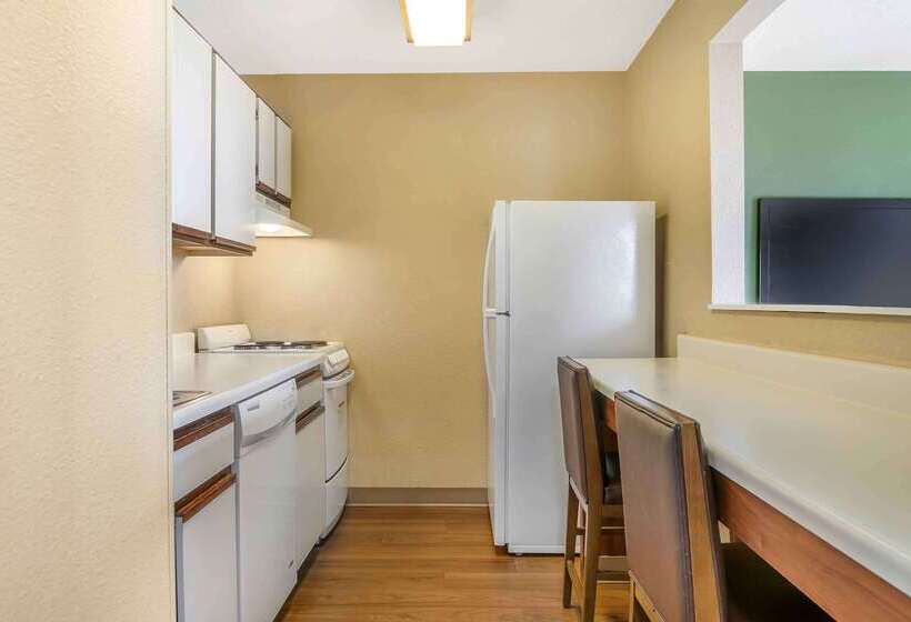 هتل Extended Stay America Select Suites   Detroit   Ann Arbor   University South