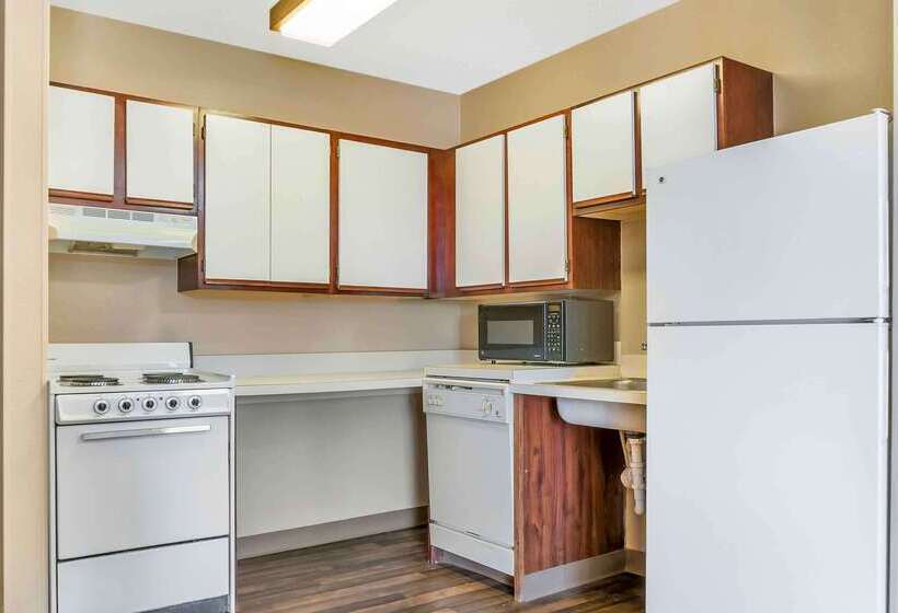 호텔 Extended Stay America Select Suites   Detroit   Ann Arbor   University South