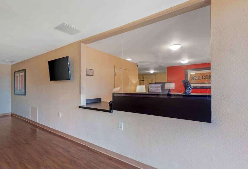 Отель Extended Stay America Select Suites Rockford State Street