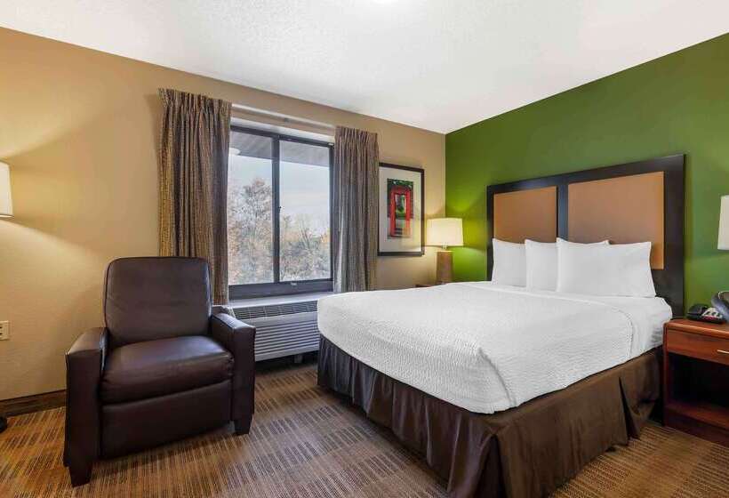 Отель Extended Stay America Select Suites Rockford State Street