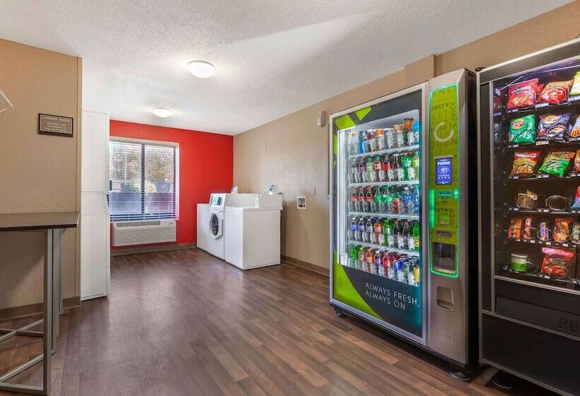 Отель Extended Stay America Select Suites Rockford State Street