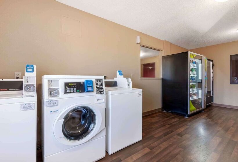 Отель Extended Stay America Select Suites Rockford State Street