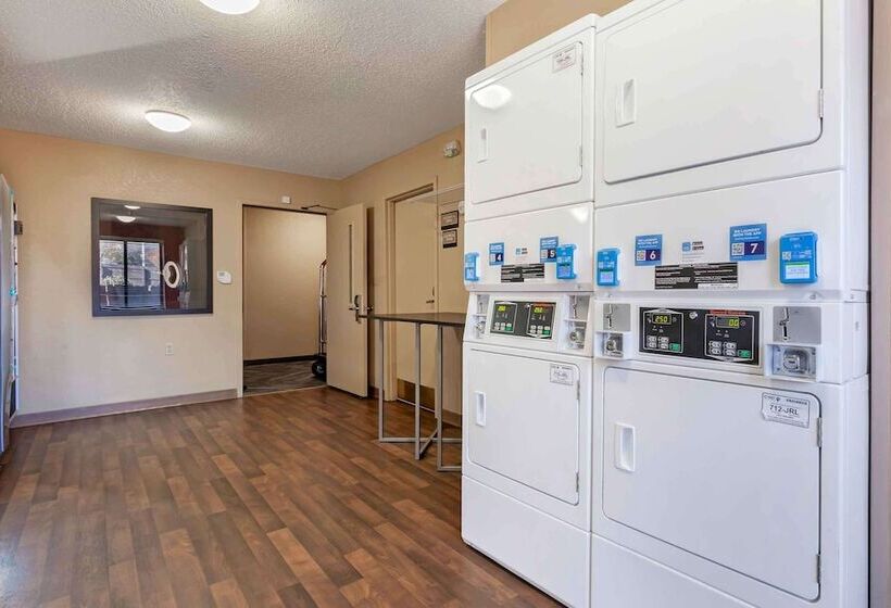 Отель Extended Stay America Select Suites Rockford State Street