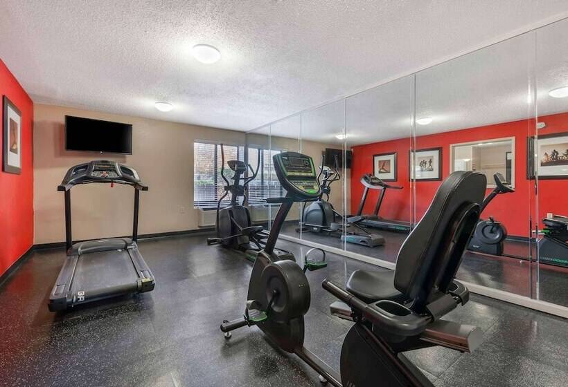 Отель Extended Stay America Select Suites Rockford State Street