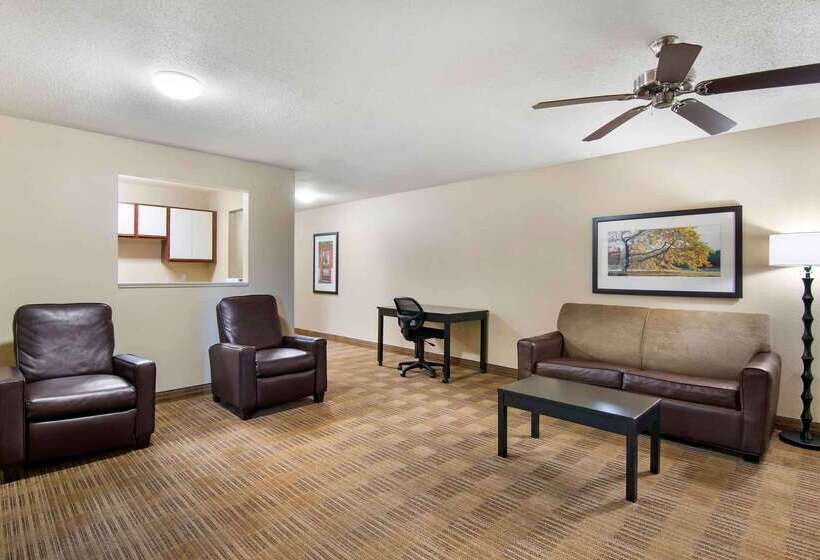 فندق Extended Stay America Select Suites   St Louis   Earth City