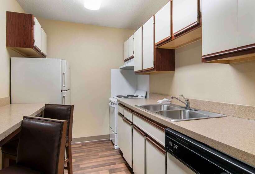 هتل Extended Stay America Select Suites   St Louis   Earth City