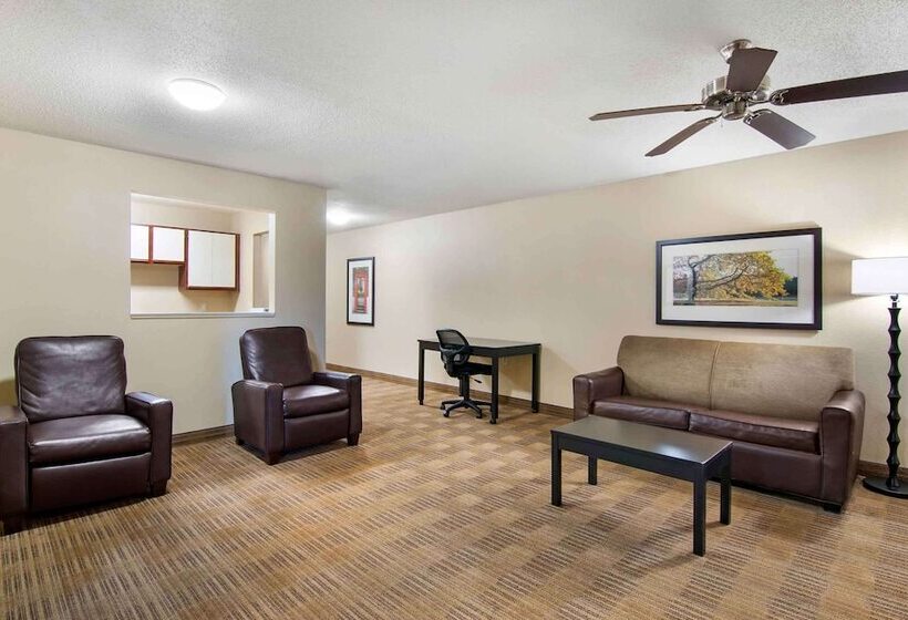 فندق Extended Stay America Select Suites   St Louis   Earth City