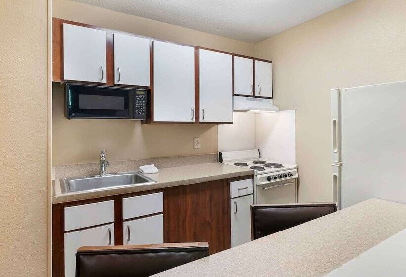 فندق Extended Stay America Select Suites   St Louis   Earth City