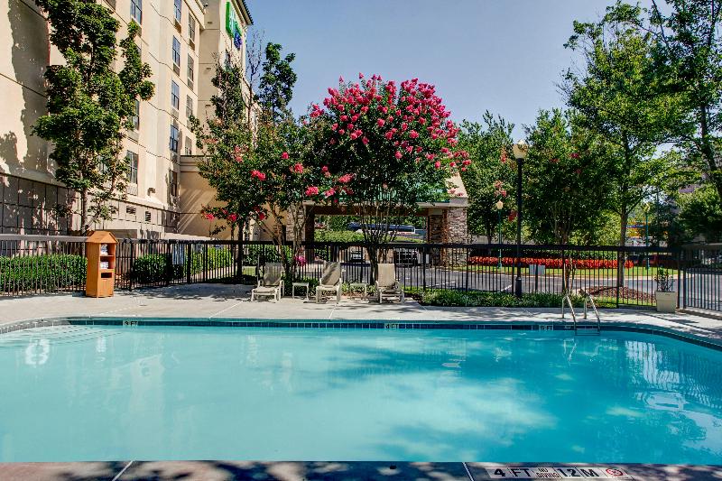 Holiday Inn Express Hotel & Suites Atlanta Buckhead, An Ihg