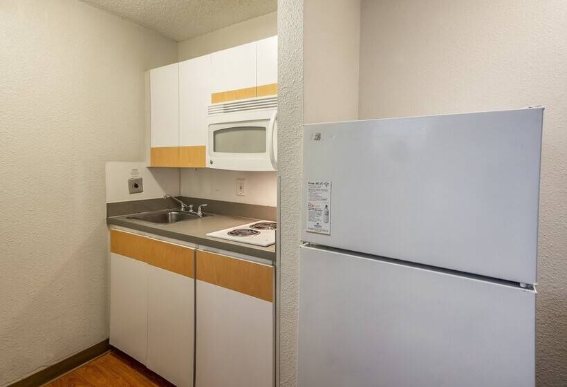 호텔 Hometowne Studios By Red Roof Orlando South