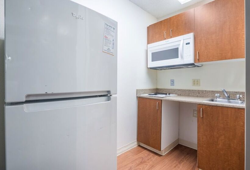 호텔 Hometowne Studios By Red Roof Orlando South