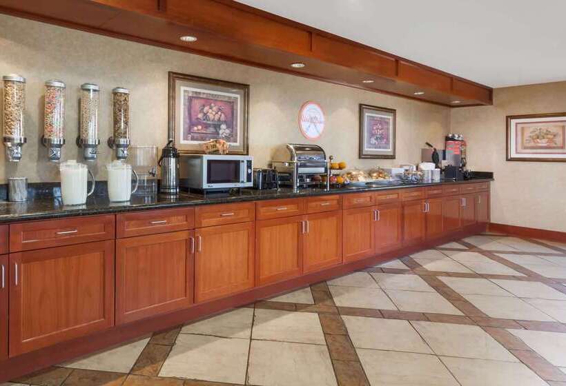 ホテル Howard Johnson By Wyndham Evansville East