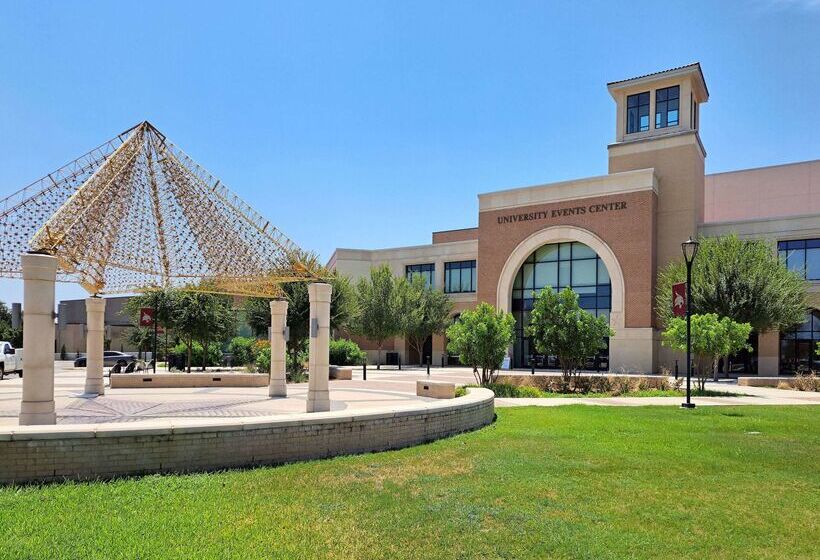 Отель Howard Johnson By Wyndham San Marcos