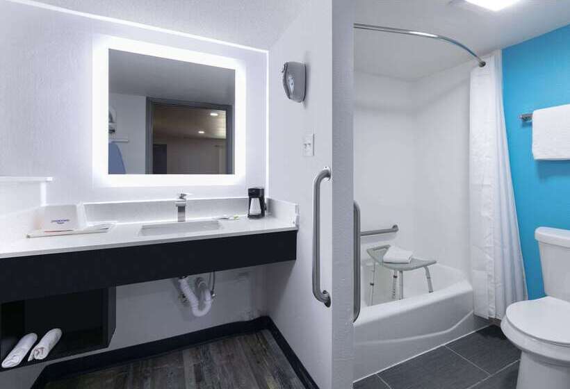 Отель Howard Johnson By Wyndham San Marcos