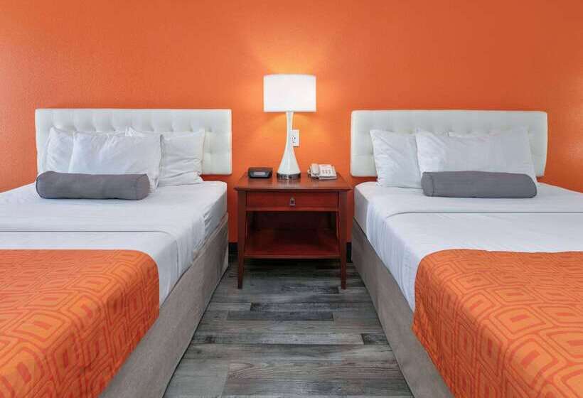 Отель Howard Johnson By Wyndham San Marcos