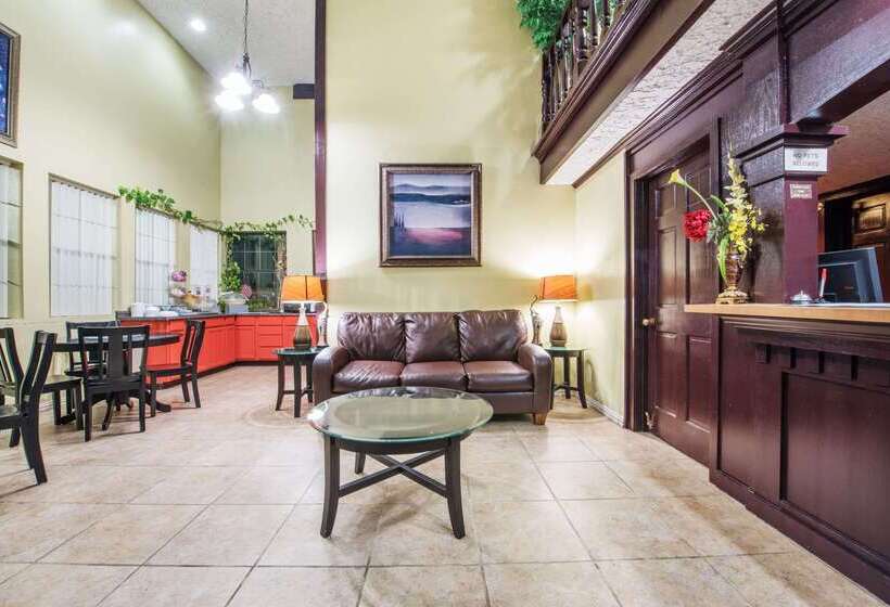 Отель Howard Johnson By Wyndham San Marcos