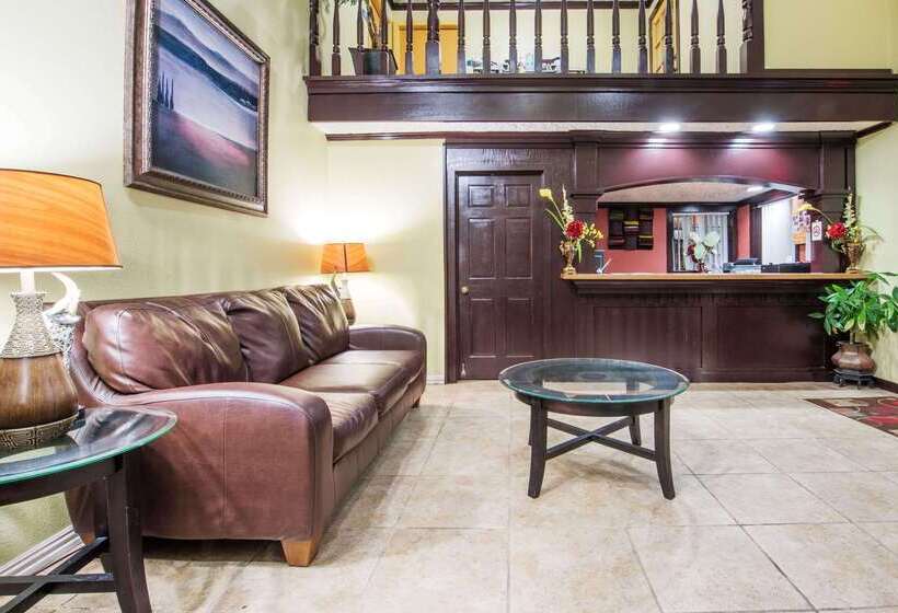 Отель Howard Johnson By Wyndham San Marcos