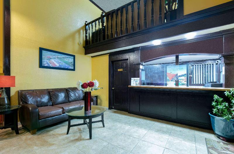 Отель Howard Johnson By Wyndham San Marcos