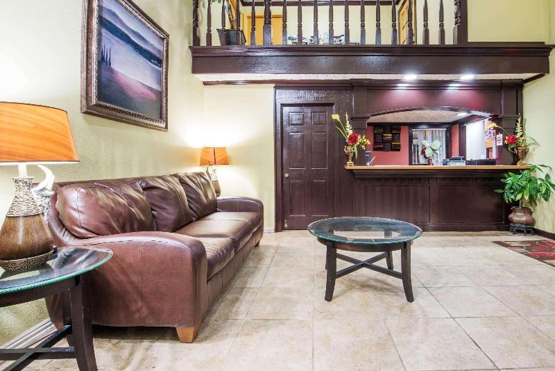 Отель Howard Johnson By Wyndham San Marcos