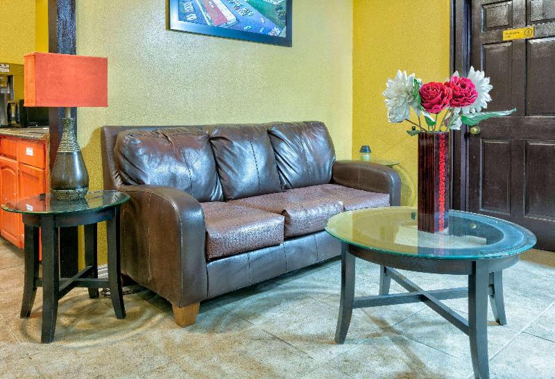 Отель Howard Johnson By Wyndham San Marcos