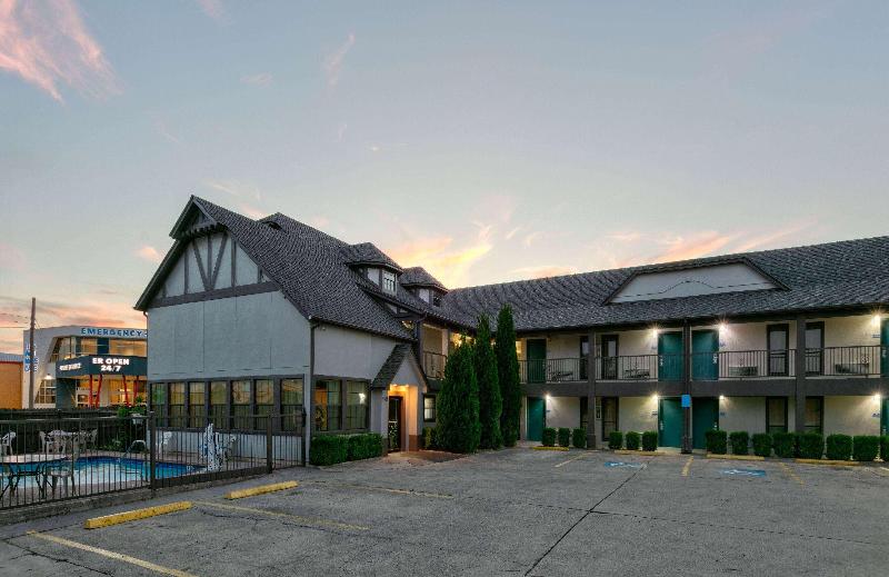 Отель Howard Johnson By Wyndham San Marcos