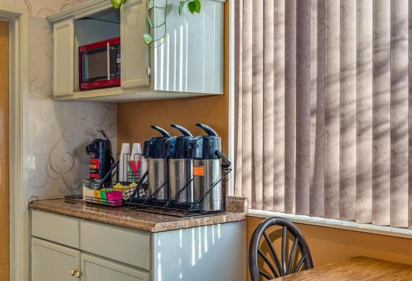 酒店 Howard Johnson By Wyndham Vancouver  & Suites