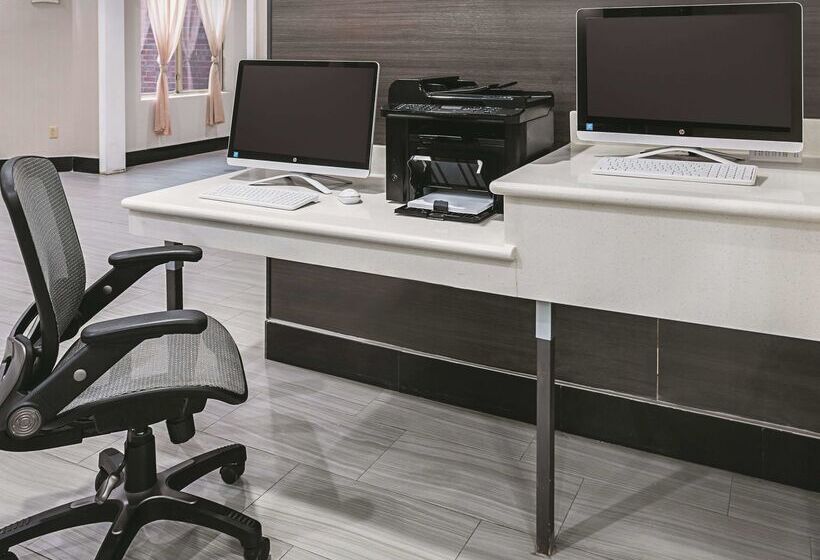 فندق La Quinta Inn & Suites By Wyndham Minneapolis Northwest