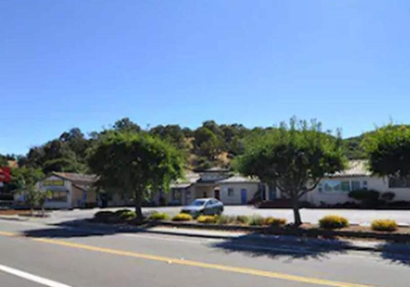 فندق Marinwood Inn & Suites