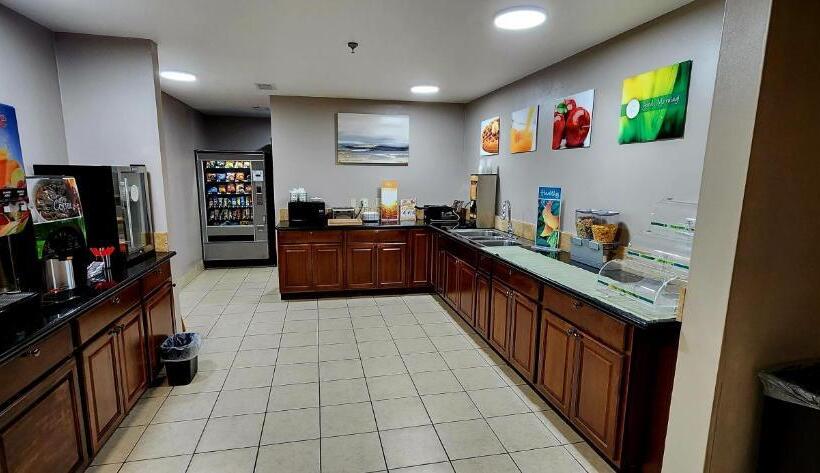 فندق Quality Inn Brunswick Cleveland South