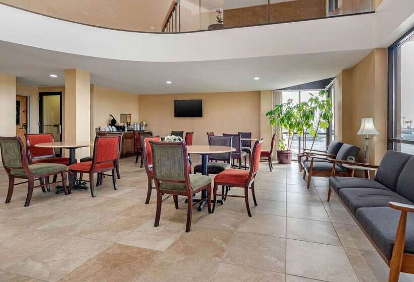 هتل Quality Inn Fort Wayne