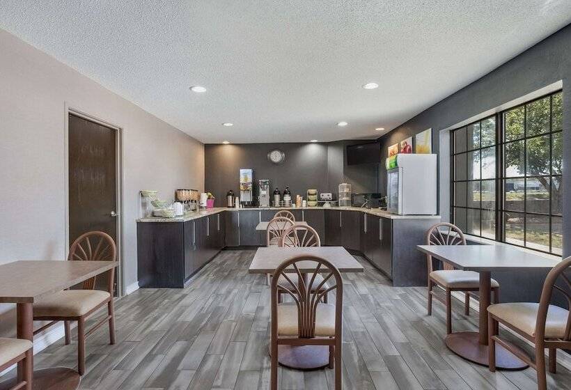 فندق Quality Inn Lees Summit  Kansas City