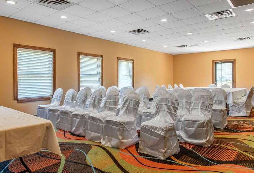 בית מלון כפרי Quality Inn & Suites Bedford West