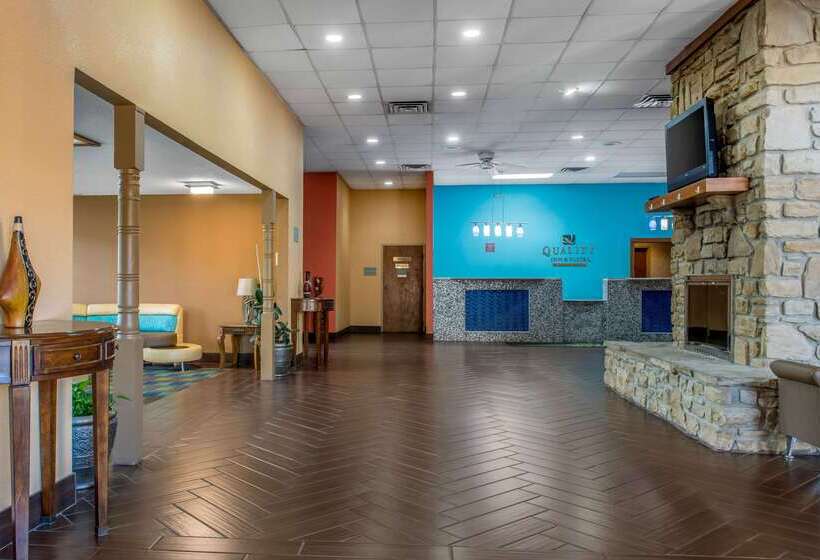 בית מלון כפרי Quality Inn & Suites Bedford West