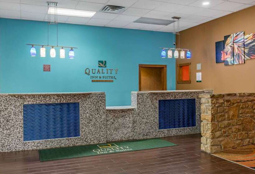 בית מלון כפרי Quality Inn & Suites Bedford West