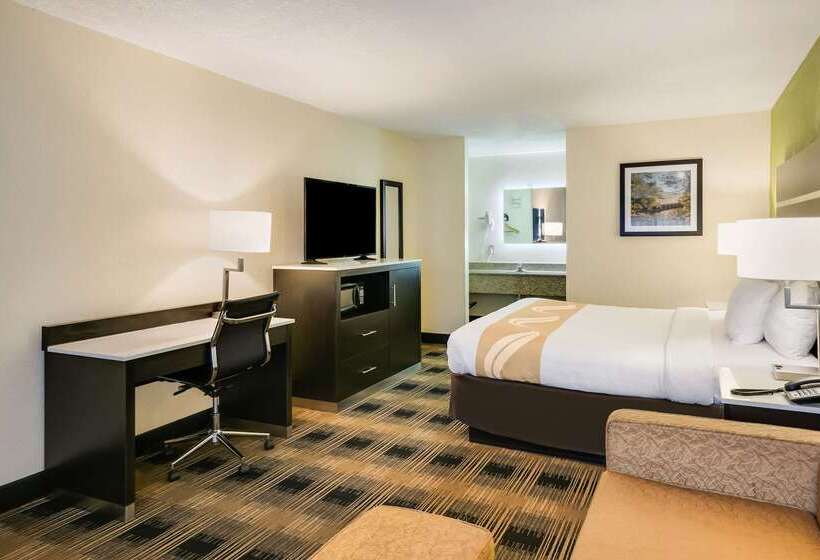 בית מלון כפרי Quality Inn & Suites Mt Chalet